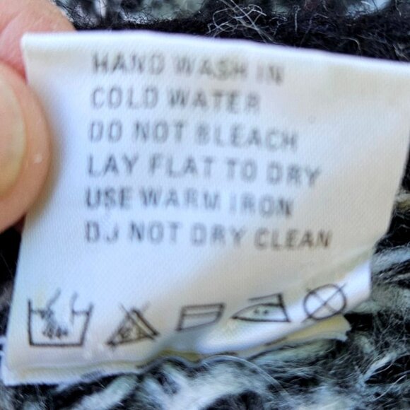 Vintage 1980s Novo Knit Sweater Mohair Blend V Neck Graphic Pullover - Picture 7 of 13